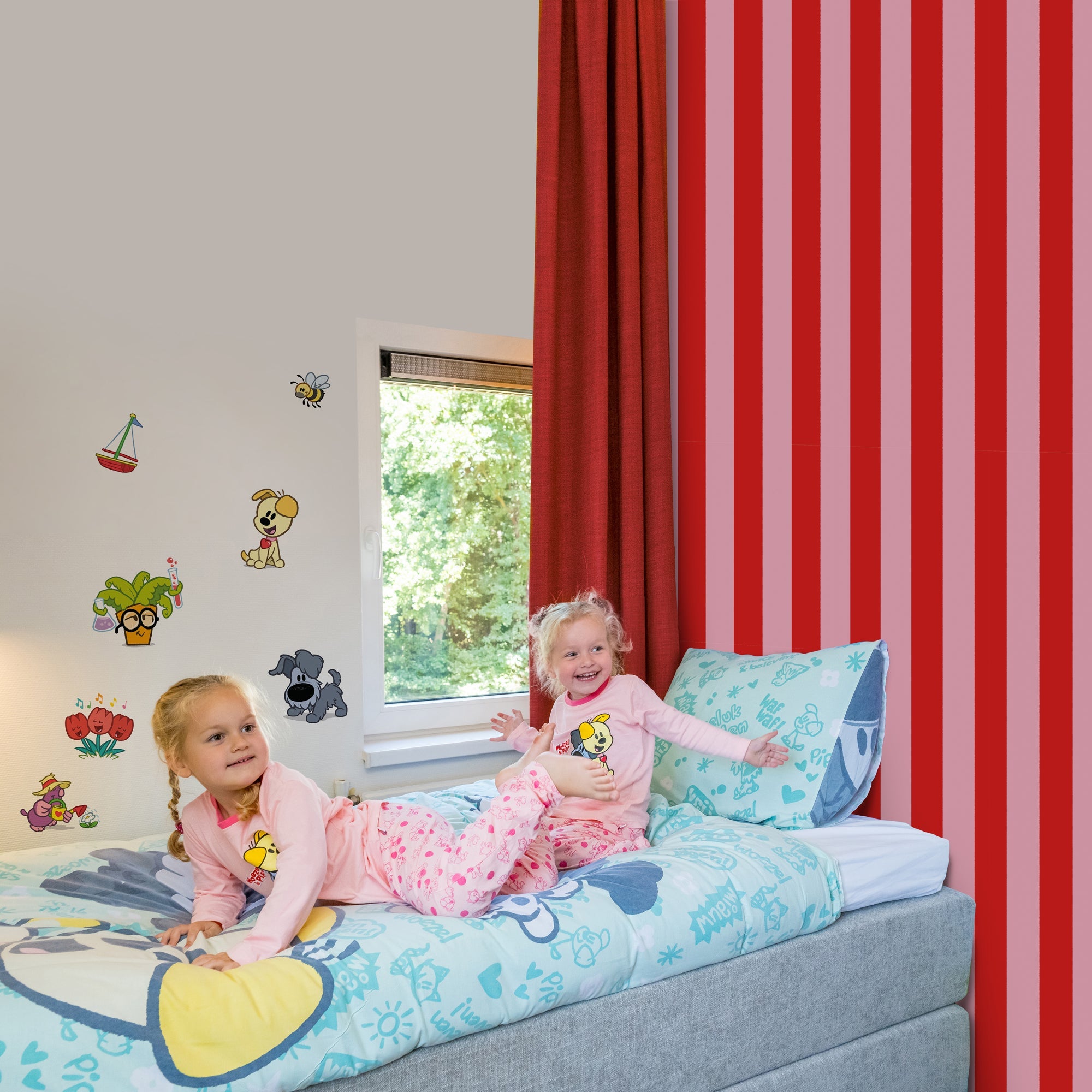 Woezel & Pip - Behang Toversliert rood/roze - Van Hoorne Shop